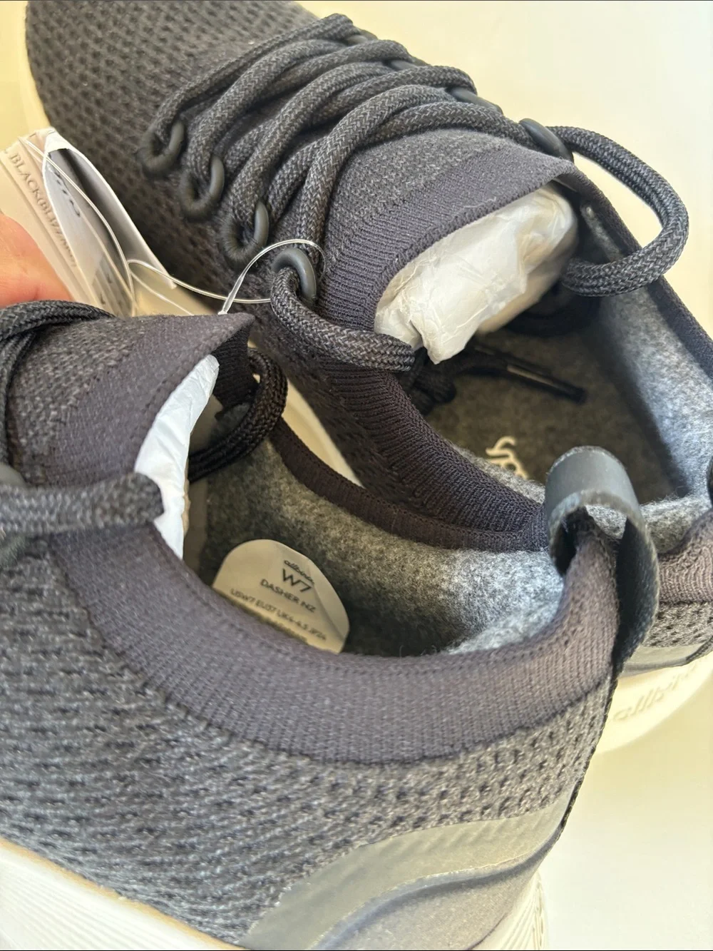 allbirds dasher, women’s size 9, Black Knit Runners/ White Sole, new condition